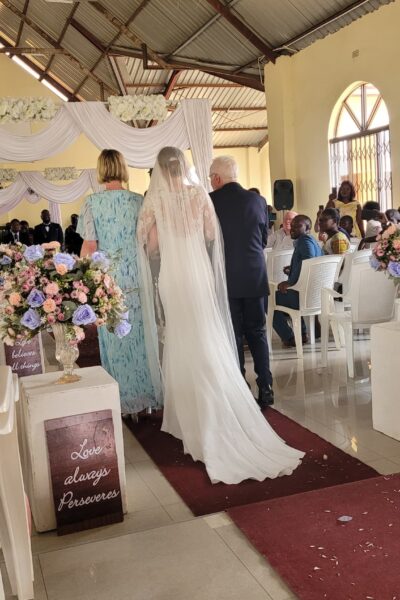 Elegante Ivoorkleurige trouwjurk