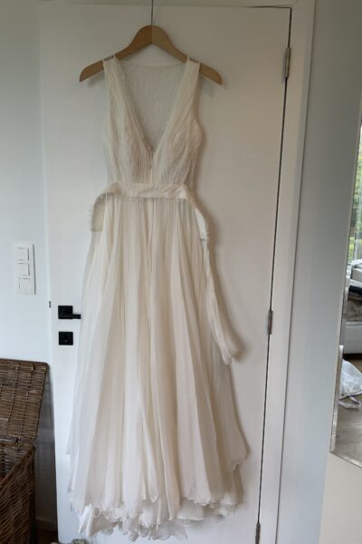 Zijde trouwjurk met kanten rug