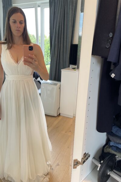 Zijde trouwjurk met kanten rug