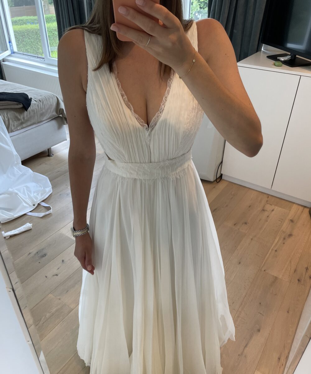 Zijde trouwjurk met kanten rug