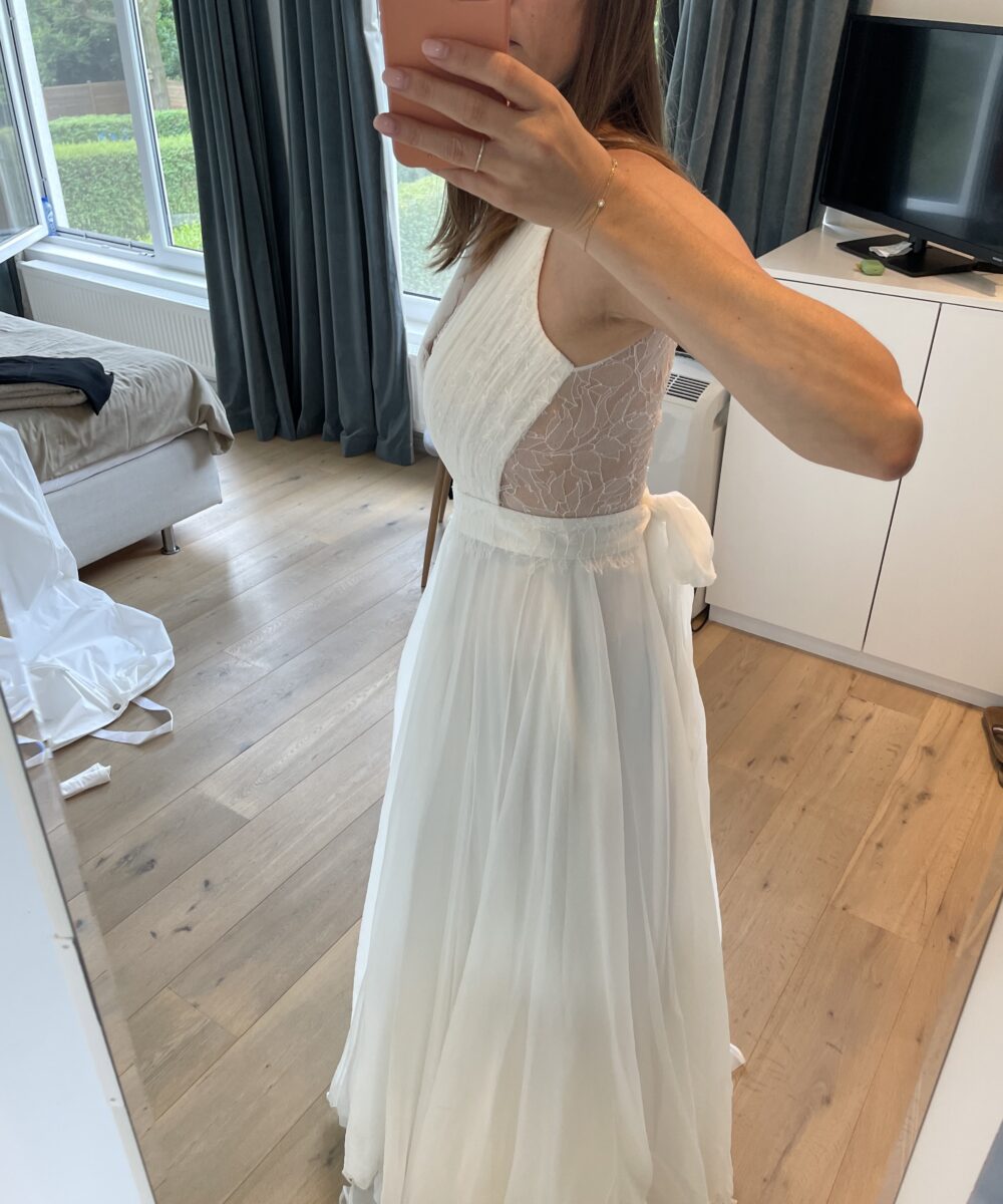Zijde trouwjurk met kanten rug