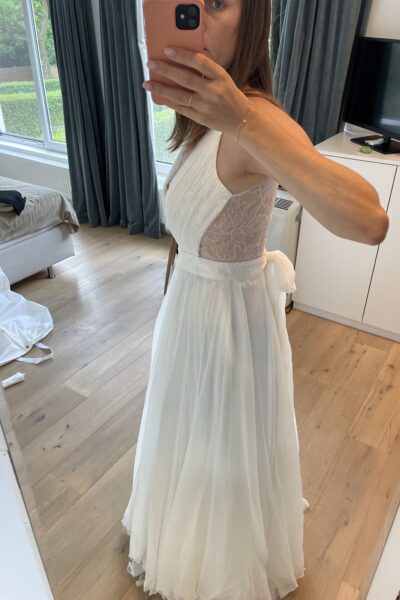 Zijde trouwjurk met kanten rug