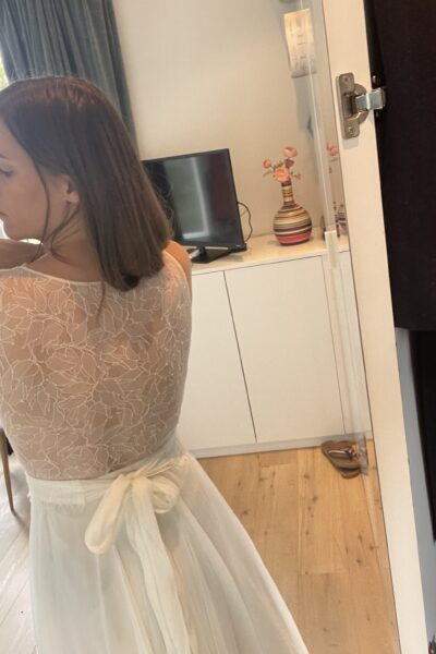 Zijde trouwjurk met kanten rug