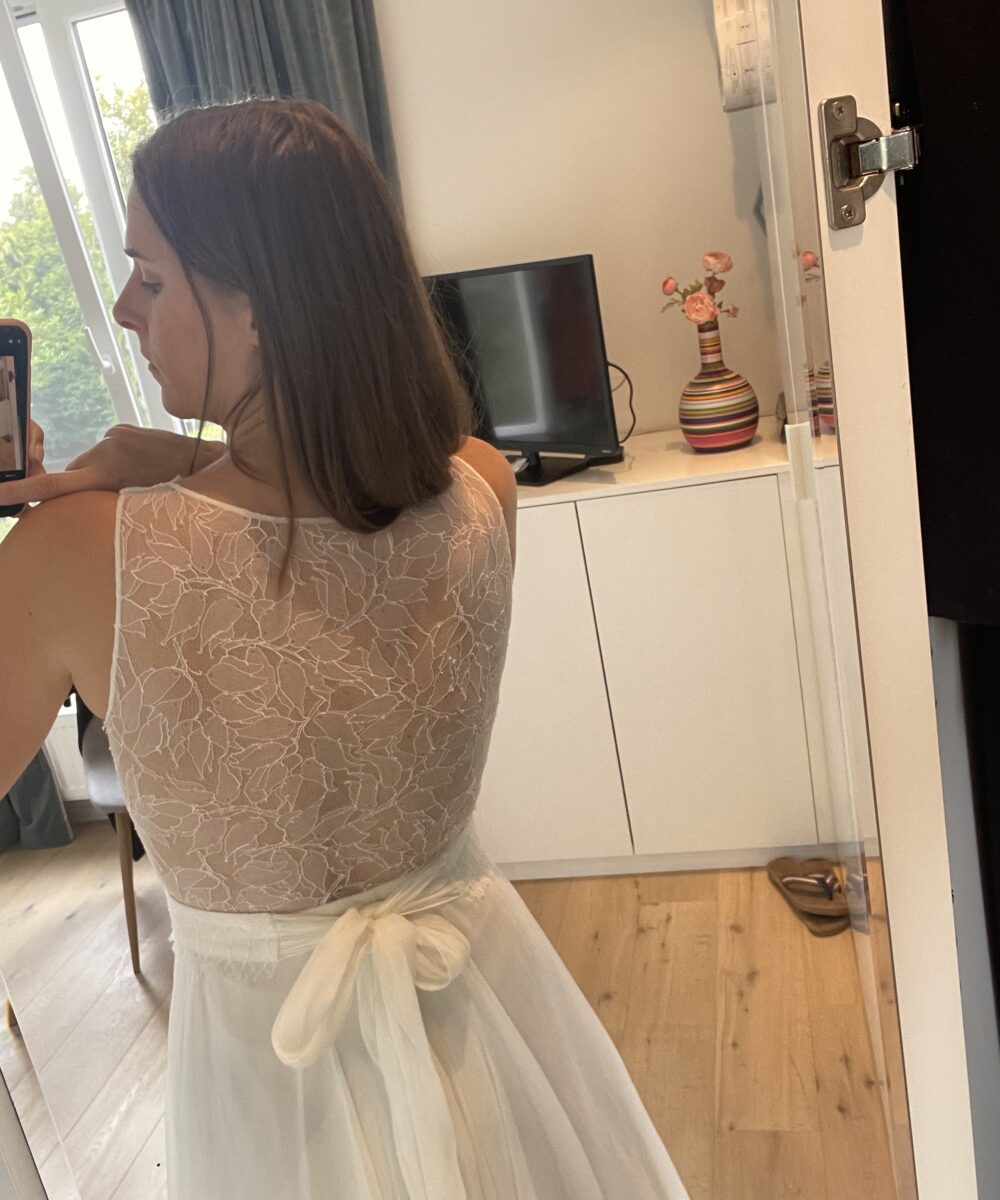 Zijde trouwjurk met kanten rug