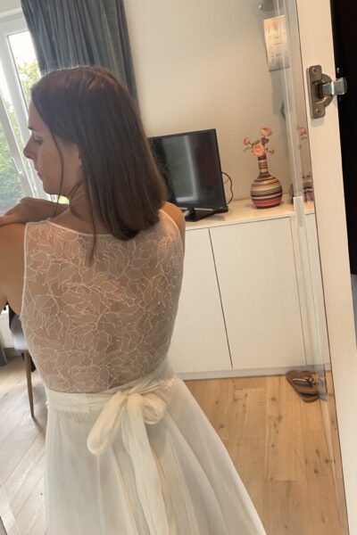 Zijde trouwjurk met kanten rug