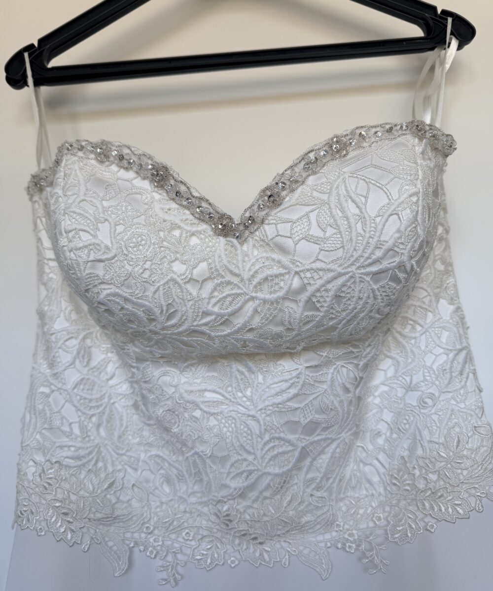 Prachtige trouwjurk, elegant, stralend.