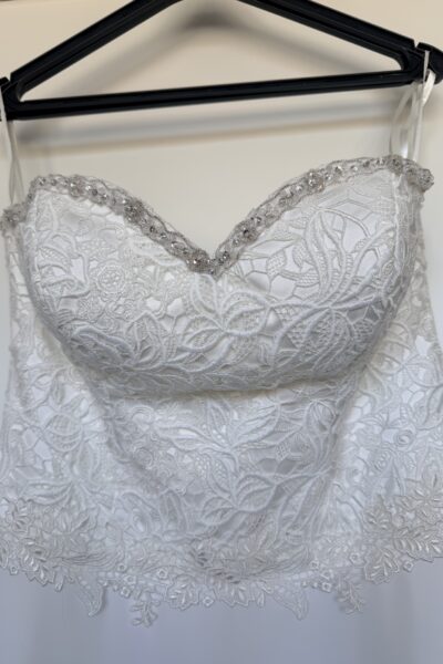 Prachtige trouwjurk, elegant, stralend.