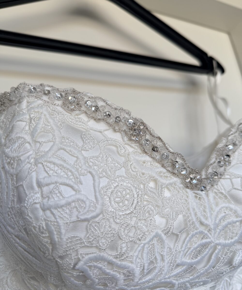 Prachtige trouwjurk, elegant, stralend.