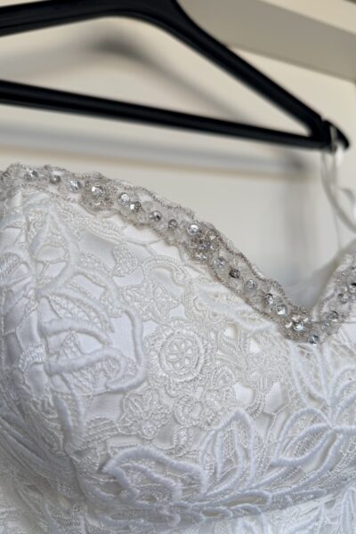 Prachtige trouwjurk, elegant, stralend.