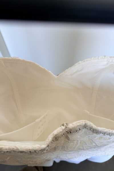 Prachtige trouwjurk, elegant, stralend.