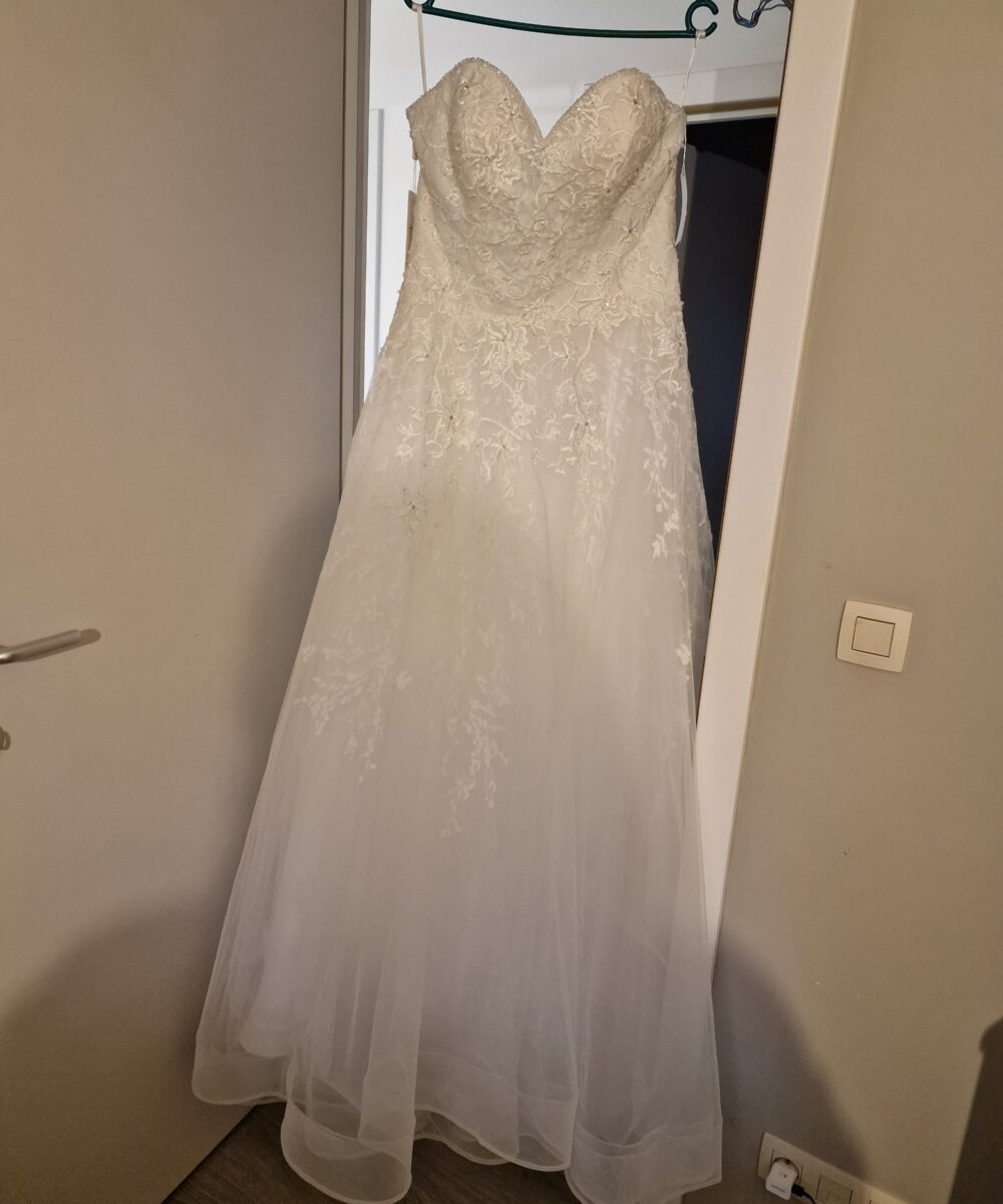 Trouwkleed van Jarice. Niet gedragen, geen retouches/veranderingen aan gedaan. Wegens aankoop ander Trouwkleed.