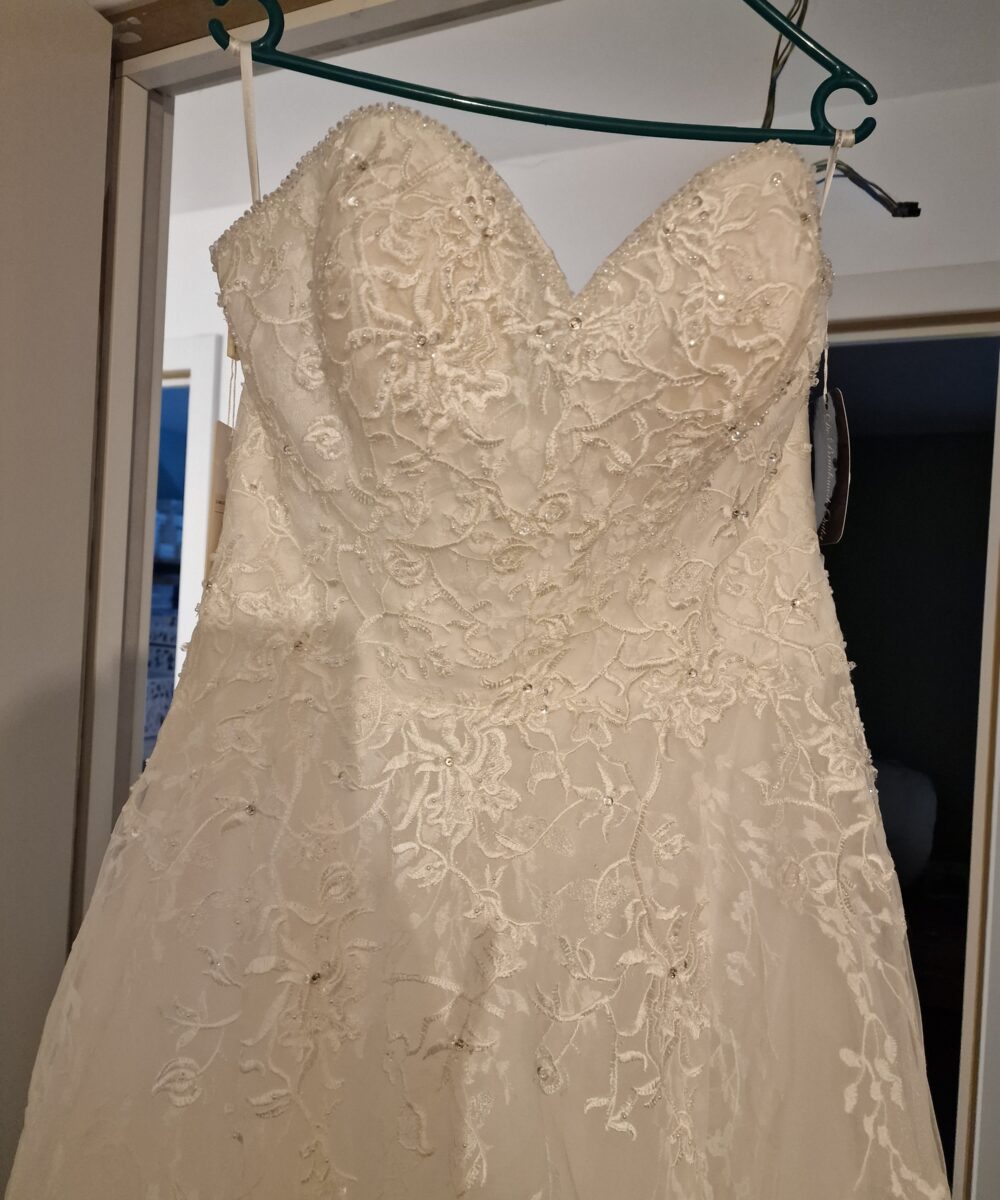 Trouwkleed van Jarice. Niet gedragen, geen retouches/veranderingen aan gedaan. Wegens aankoop ander Trouwkleed.