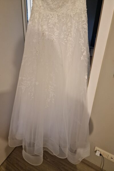 Trouwkleed van Jarice. Niet gedragen, geen retouches/veranderingen aan gedaan. Wegens aankoop ander Trouwkleed.