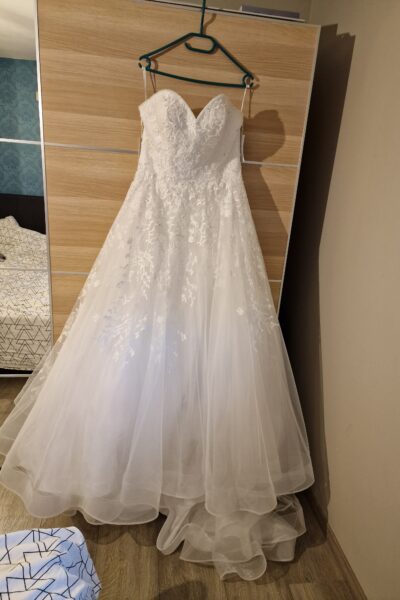 Trouwkleed van Jarice. Niet gedragen, geen retouches/veranderingen aan gedaan. Wegens aankoop ander Trouwkleed.