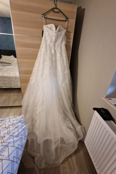 Trouwkleed van Jarice. Niet gedragen, geen retouches/veranderingen aan gedaan. Wegens aankoop ander Trouwkleed.