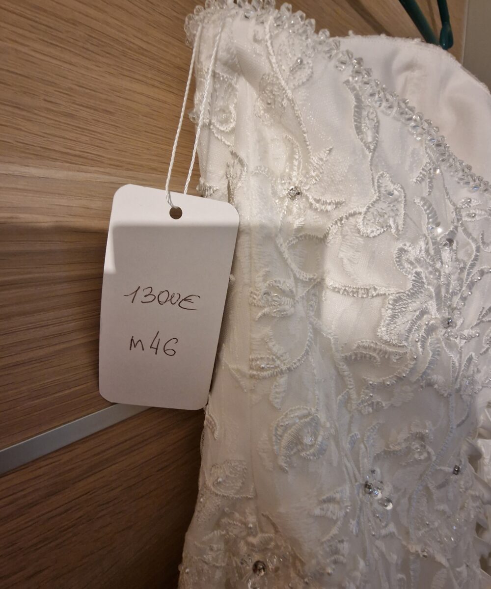 Trouwkleed van Jarice. Niet gedragen, geen retouches/veranderingen aan gedaan. Wegens aankoop ander Trouwkleed.