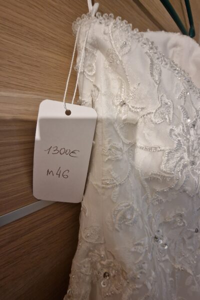 Trouwkleed van Jarice. Niet gedragen, geen retouches/veranderingen aan gedaan. Wegens aankoop ander Trouwkleed.