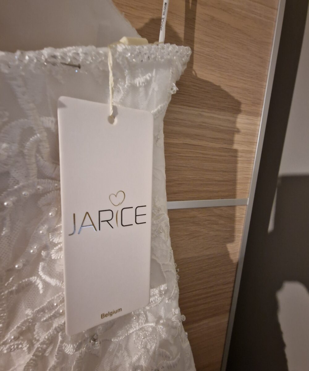 Trouwkleed van Jarice. Niet gedragen, geen retouches/veranderingen aan gedaan. Wegens aankoop ander Trouwkleed.