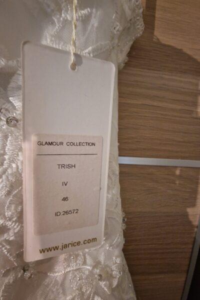 Trouwkleed van Jarice. Niet gedragen, geen retouches/veranderingen aan gedaan. Wegens aankoop ander Trouwkleed.