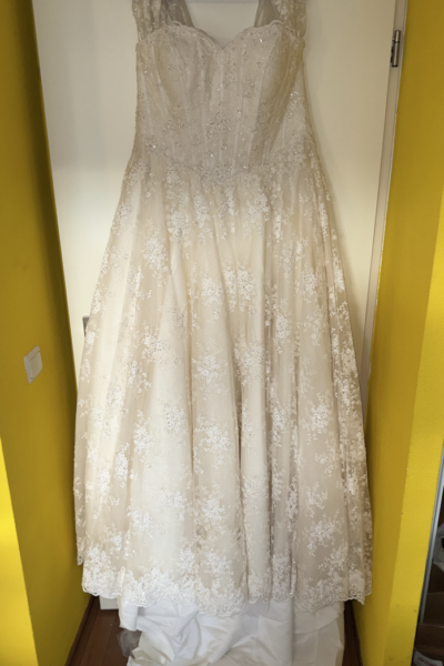 Franse kanten op maat gemaakte trouwjurk in maat 40