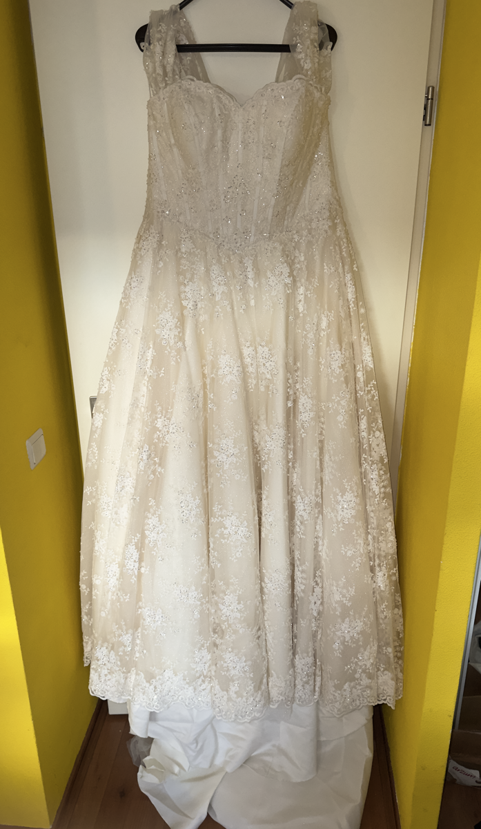 Franse kanten op maat gemaakte trouwjurk in maat 40