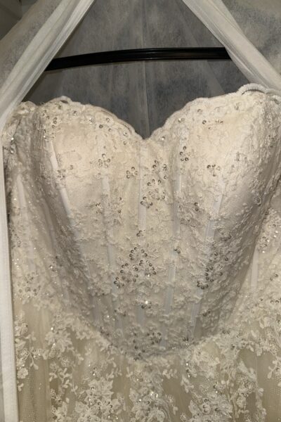 Franse kanten op maat gemaakte trouwjurk in maat 40