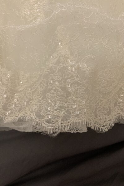 Prachtige korte trouwjurk van het merk San Patrick. Gloednieuw, met prijskaartje