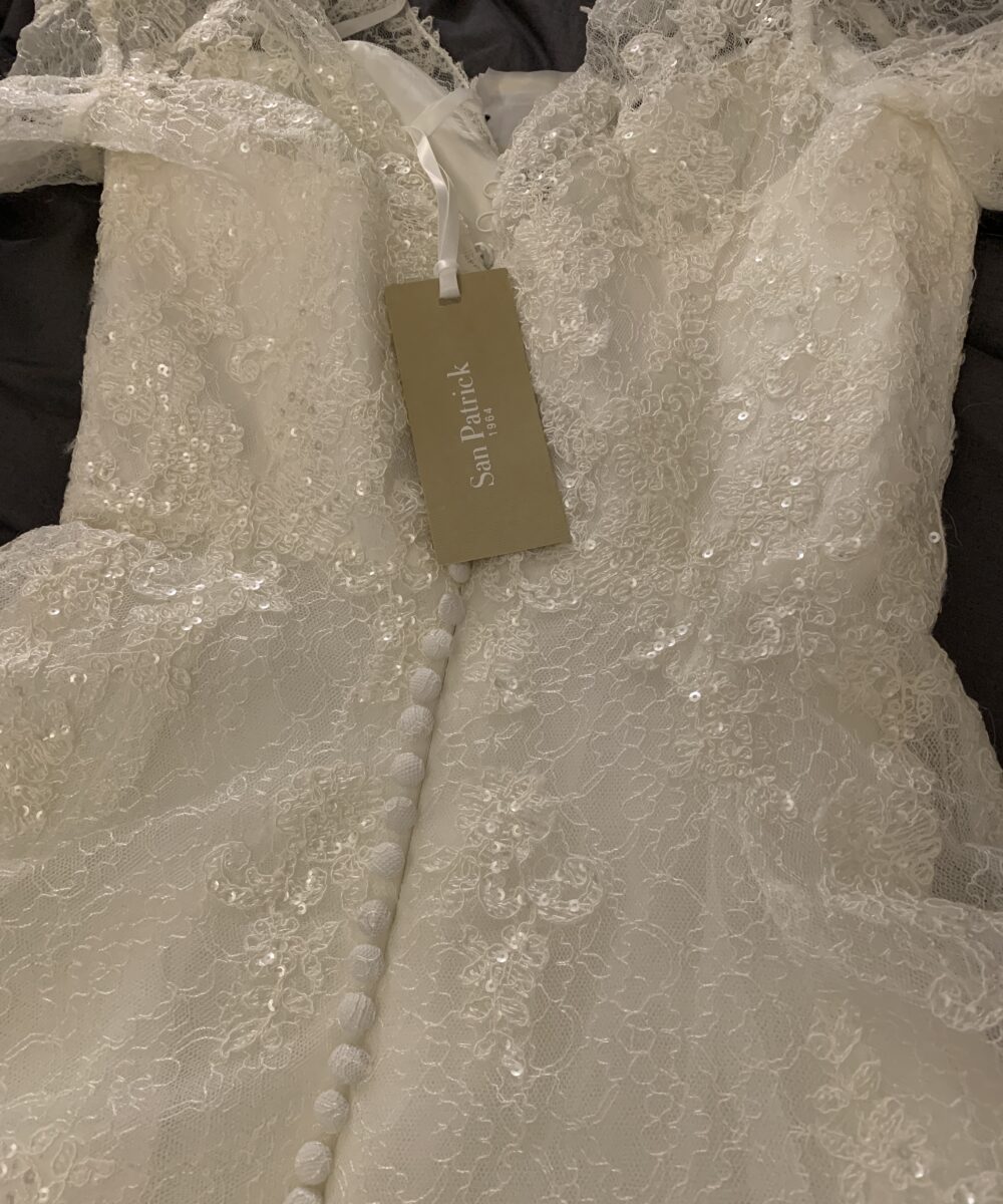 Prachtige korte trouwjurk van het merk San Patrick. Gloednieuw, met prijskaartje
