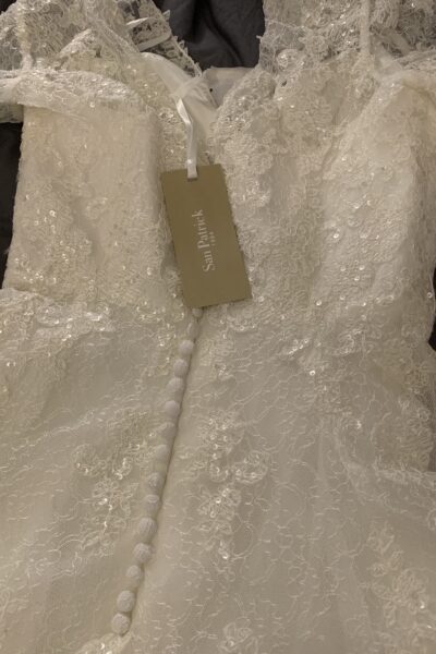 Prachtige korte trouwjurk van het merk San Patrick. Gloednieuw, met prijskaartje