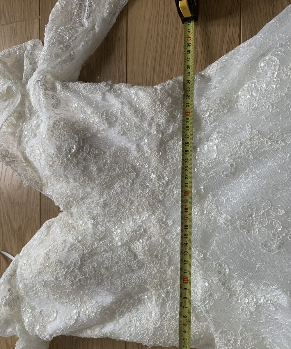 Prachtige korte trouwjurk van het merk San Patrick. Gloednieuw, met prijskaartje