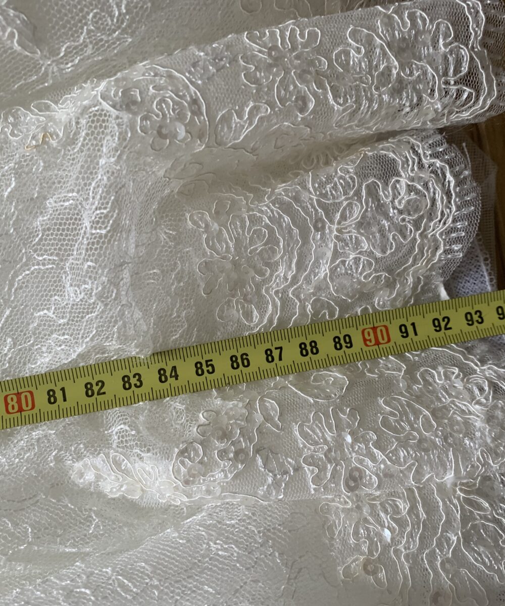 Prachtige korte trouwjurk van het merk San Patrick. Gloednieuw, met prijskaartje