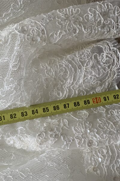 Prachtige korte trouwjurk van het merk San Patrick. Gloednieuw, met prijskaartje