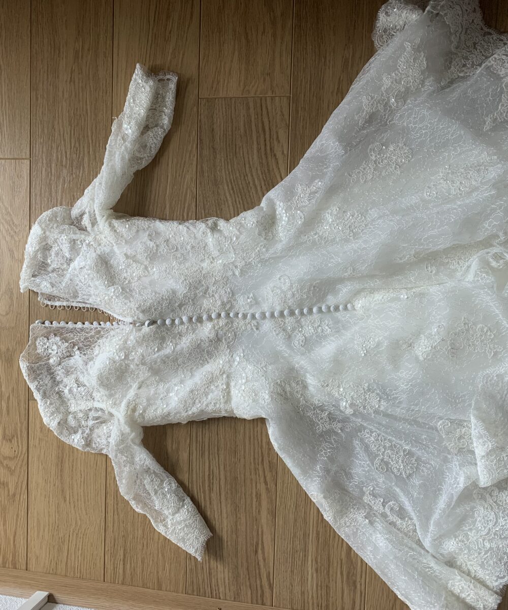 Prachtige korte trouwjurk van het merk San Patrick. Gloednieuw, met prijskaartje