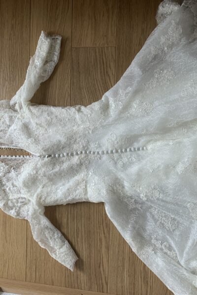 Prachtige korte trouwjurk van het merk San Patrick. Gloednieuw, met prijskaartje