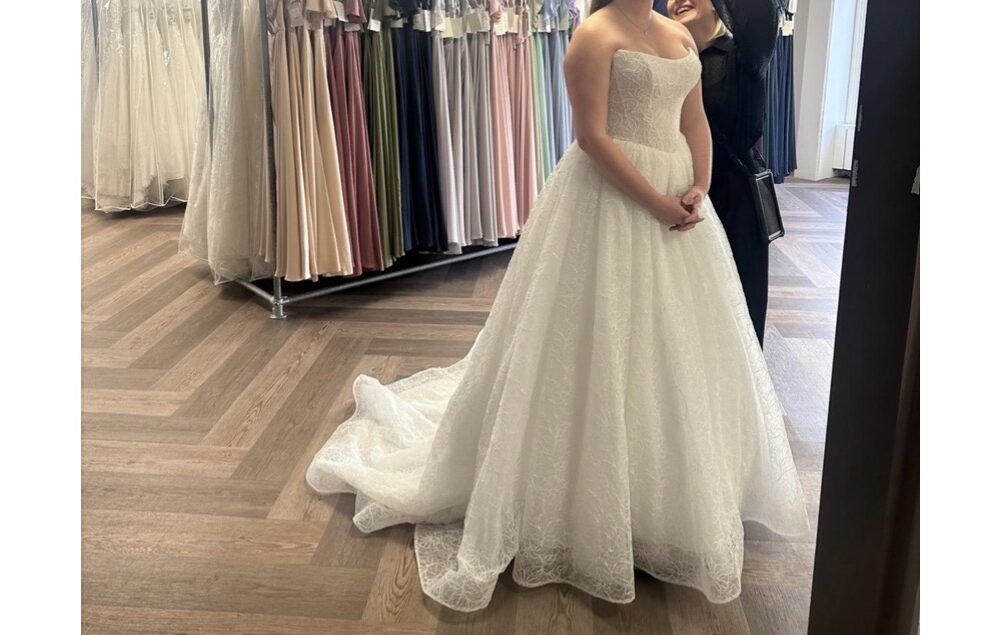 PALOMA een modebewuste kanten baljurk