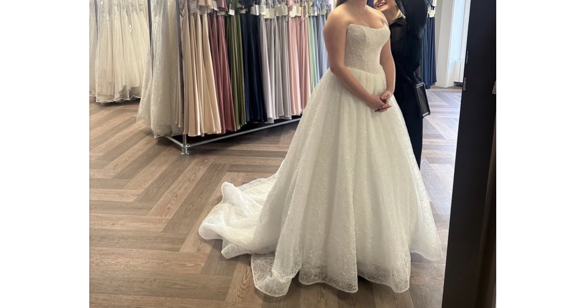 PALOMA een modebewuste kanten baljurk
