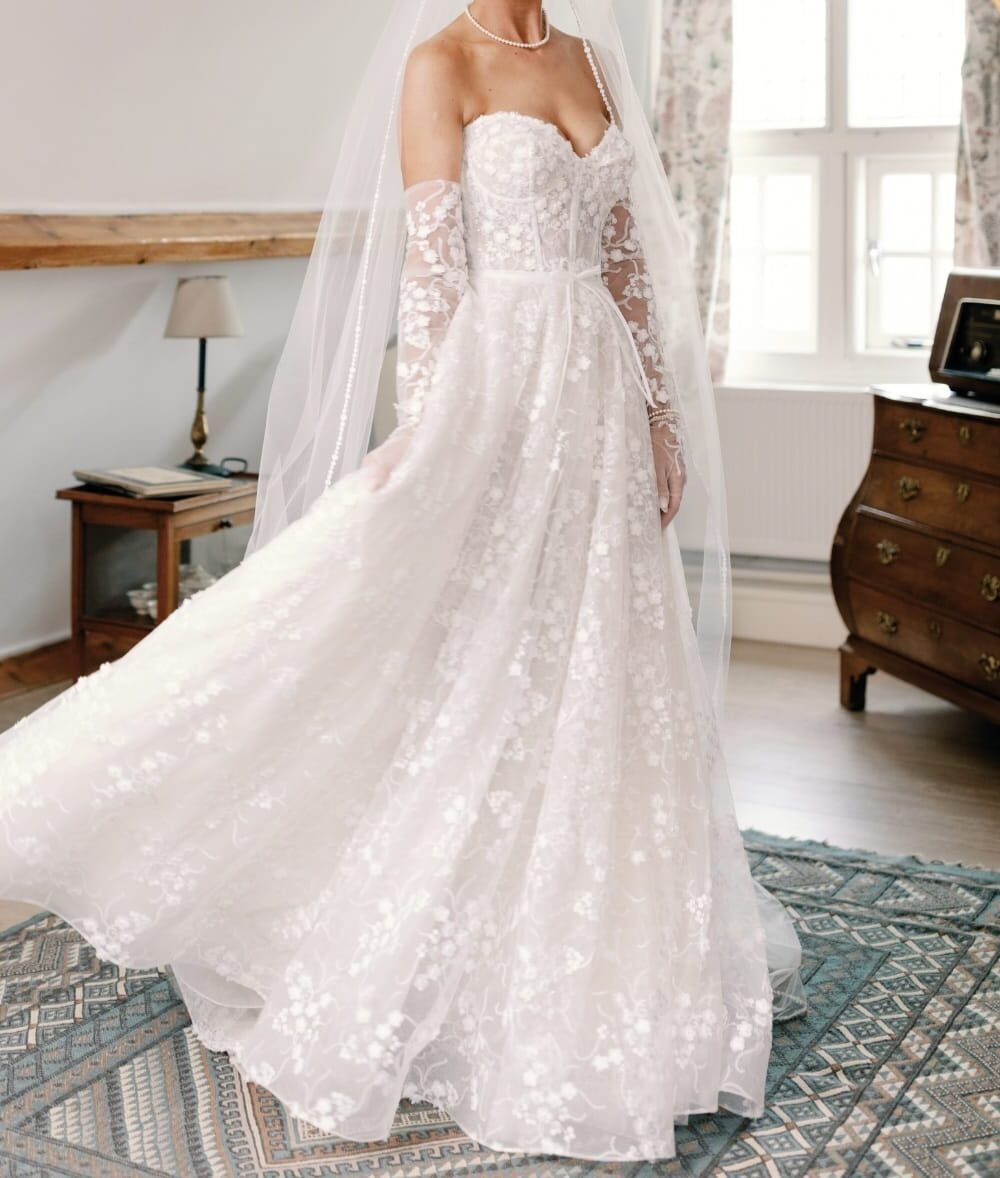 Tina Valerdi Kenny mt. 38 1x gedragen, gestoomd.
