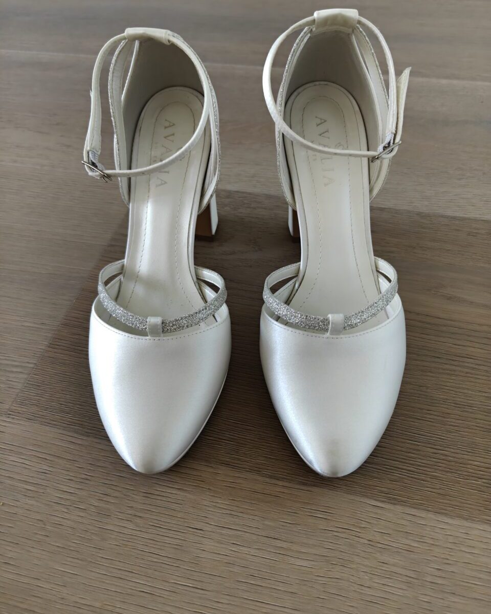 Prachtige ivoor kleurige bruidschoenen te koop