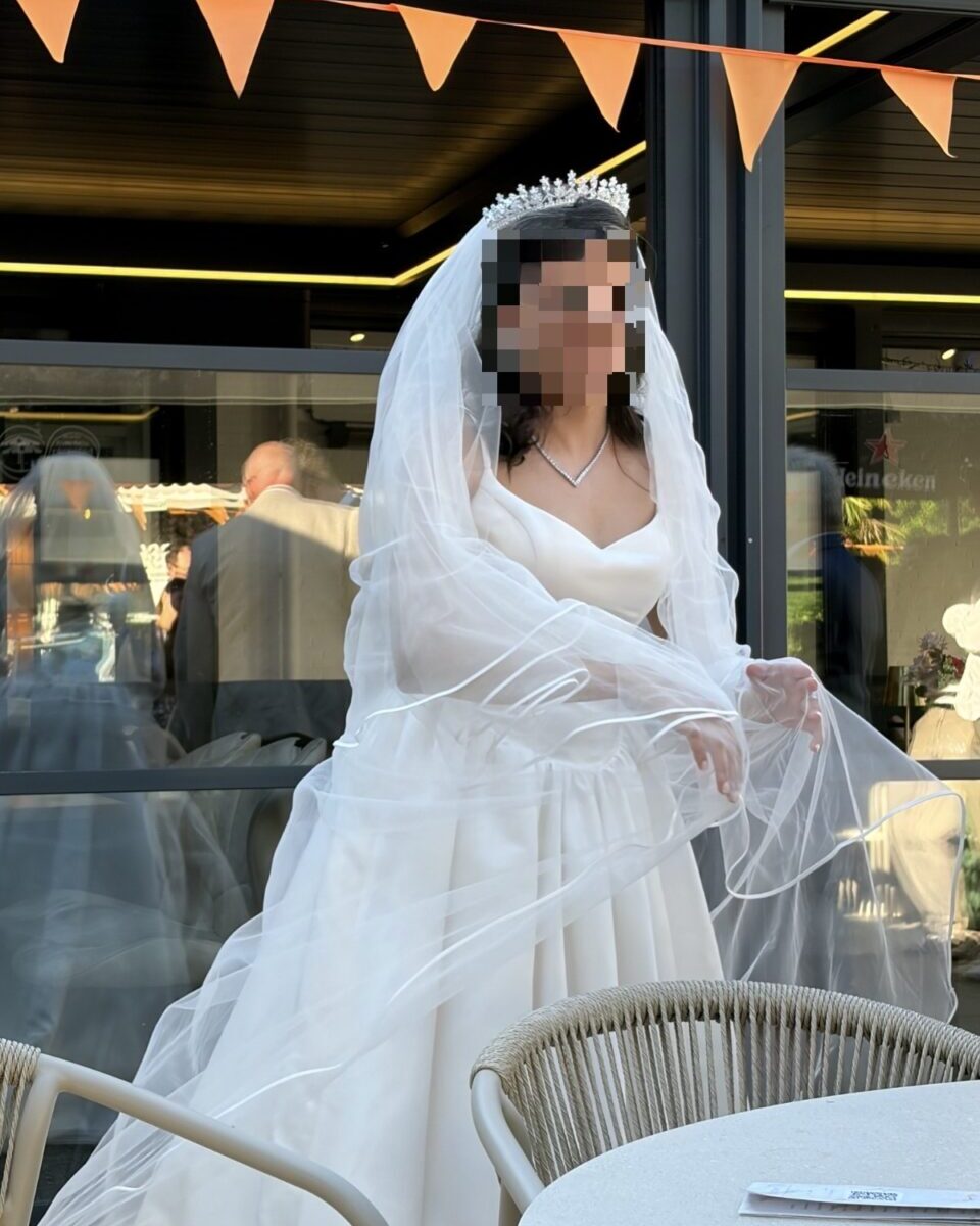 Ivoren sluier incl tiara