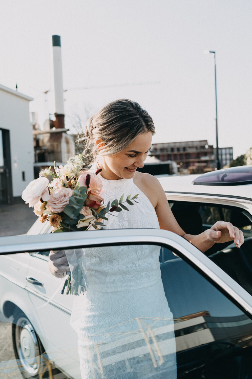Made with Love Hallie trouwjurk – maat 36 – inclusief parelsluier & Lace Tie