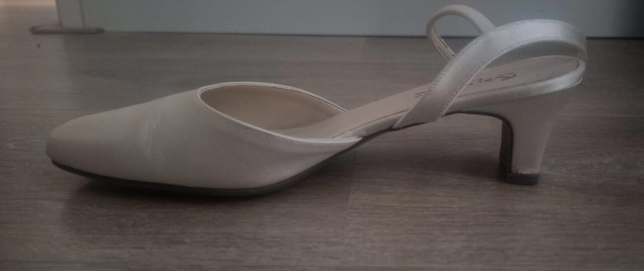 Unieke, handgemaakte, design trouwjurk. Maat 36. Enig in zijn soort.
